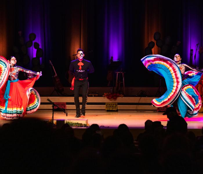 folklorico dancers